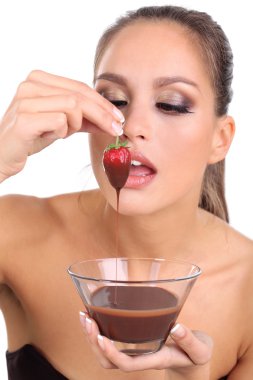 çikolata çilek ile güzel genç kız portresi yakın çekim