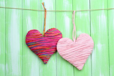 ahşap zemin üzerinde dekoratif Kalpler