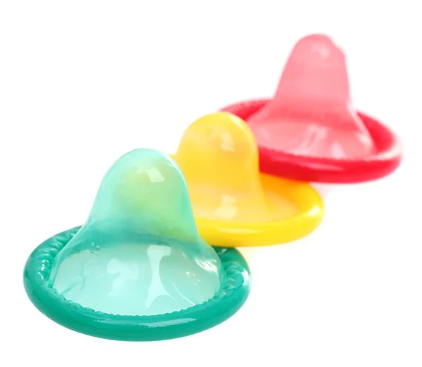 Prezerwatywy kolorowy na białym tle — Zdjęcie stockowe