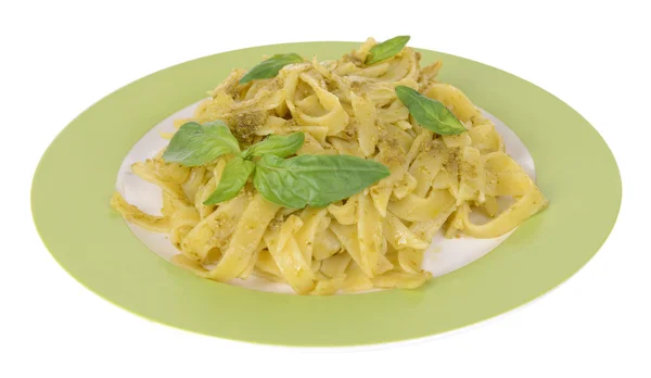 在盘子上白色孤立配香草汁和美味的意大利面 — 图库照片