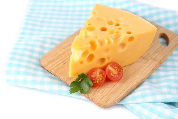 Bit ost och tomater, trä ombord, isolerad på vit — Stockfoto