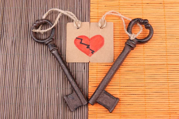 Keys to heart, Conceptual photo. On color background — Stock Photo, Image