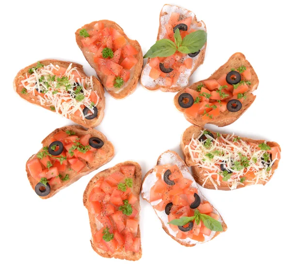 Delicioso bruschetta com tomates isolados em branco — Fotografia de Stock