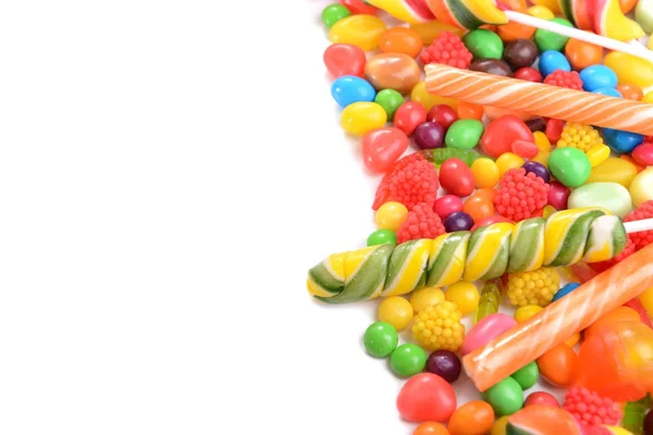 Verschiedene bunte Fruchtbonbons in Nahaufnahme — Stockfoto