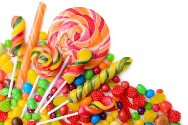 Verschiedene bunte Fruchtbonbons in Nahaufnahme — Stockfoto