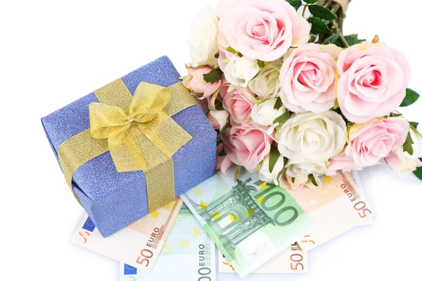 Caja de regalo con dinero y flores aisladas en blanco —  Fotos de Stock