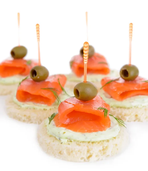 Canapés deliciosos isolados em branco — Fotografia de Stock