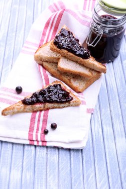 enfes tost reçelli üzerinde tablo yakın çekim
