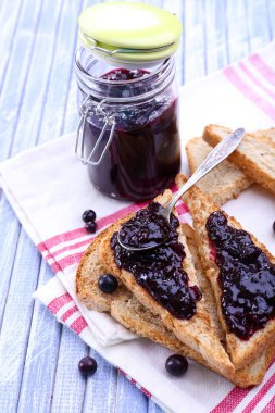enfes tost reçelli üzerinde tablo yakın çekim