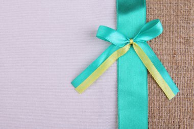 çul renkli şerit ve pruva renk kumaş zemin üzerine