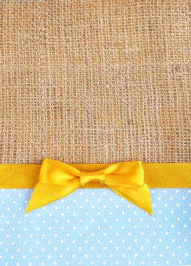 çul renkli şerit ve pruva renk kumaş zemin üzerine