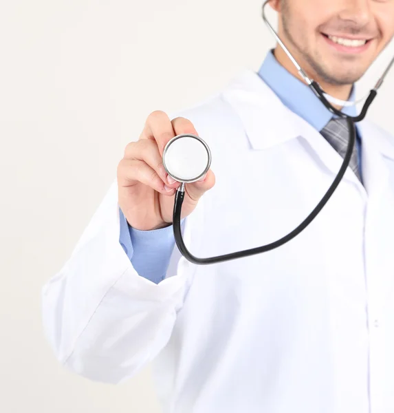 Arzt isoliert auf weißem Hintergrund — Stockfoto