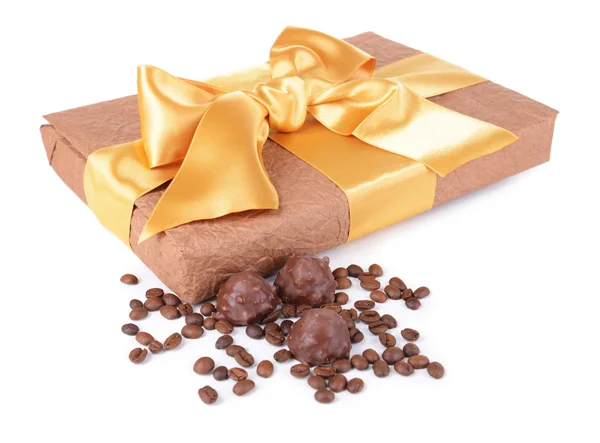 Výborné čokolády v izolovaných na bílém poli — Stock fotografie