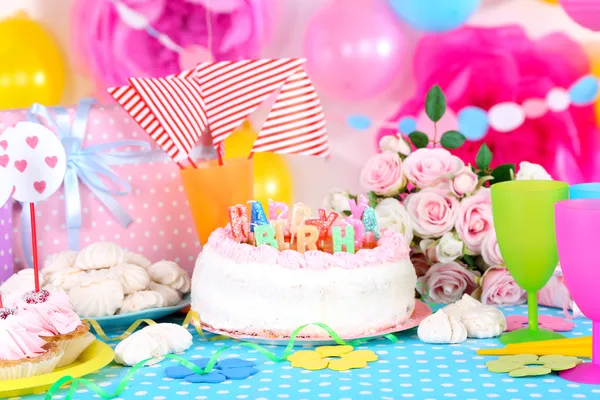 Festive table setting for birthday on celebratory decorations — Stock Photo, Image