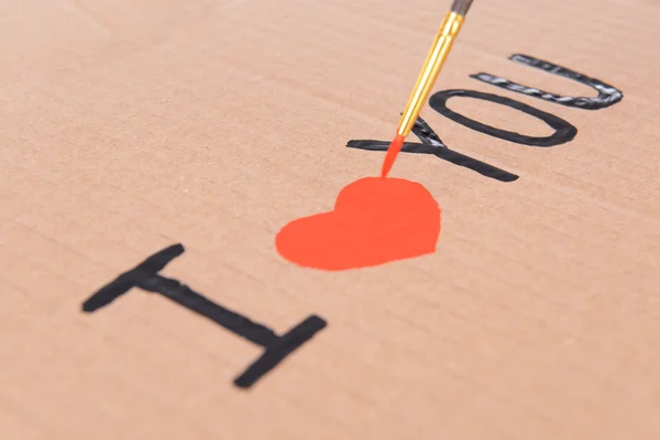 Coeur dessiné au crayon sur une feuille de papier gros plan — Photo