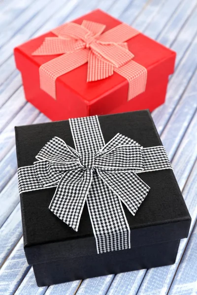Gift box on wooden background — Stock Photo, Image