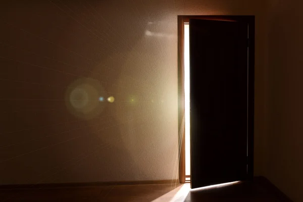 Open door with bright light outside — Stock Photo, Image