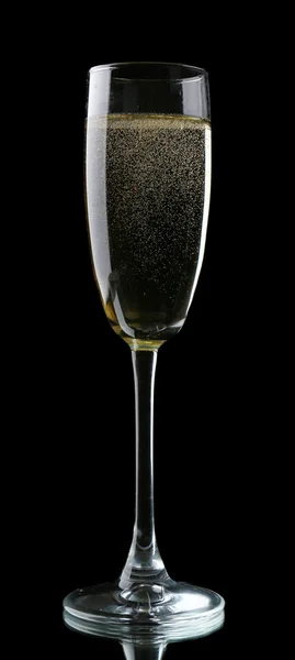 Verre de champagne, sur fond noir — Photo