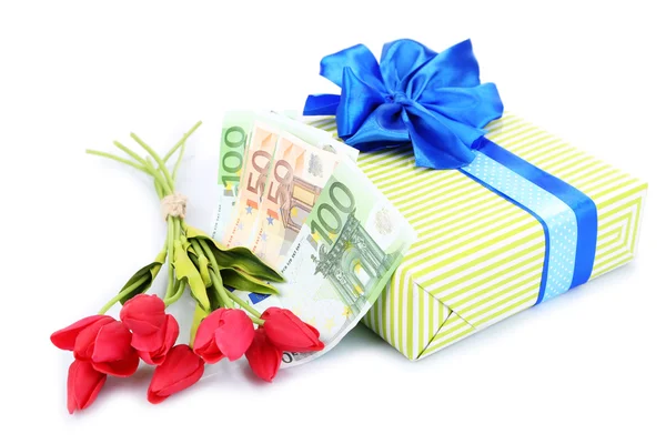 お金と白で隔離される花のギフト ボックス — ストック写真