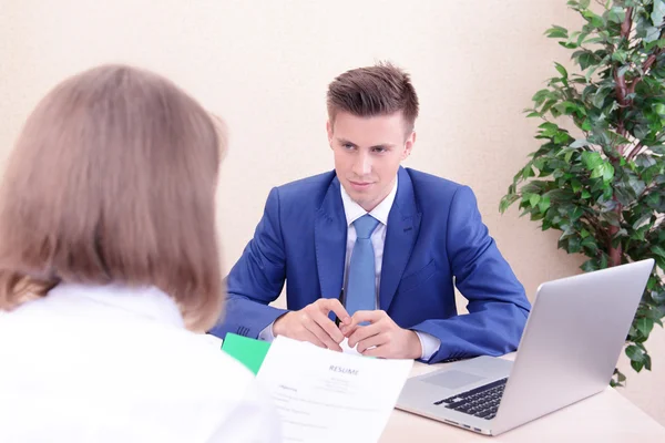 Solicitante de empleo teniendo entrevista — Foto de Stock