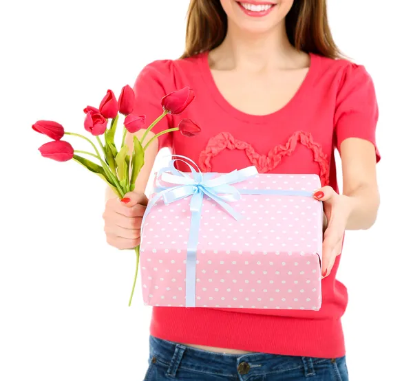 Atractiva mujer con caja de regalo y flores, aislada en blanco — Foto de Stock