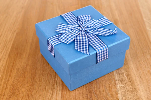 Gift box on wooden background — Stock Photo, Image