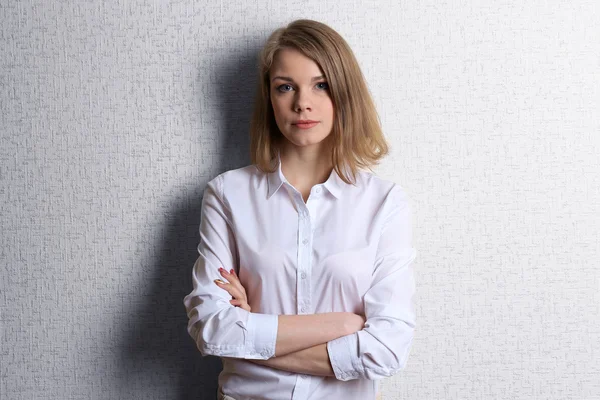 Portrait of business woman near wall — Stok Foto