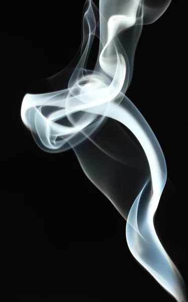 Humo abstracto sobre fondo negro — Foto de Stock