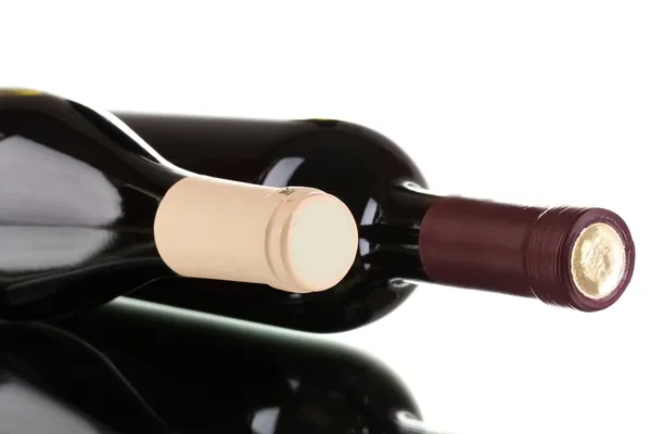 Flaschen großen Weins isoliert auf weiß — Stockfoto