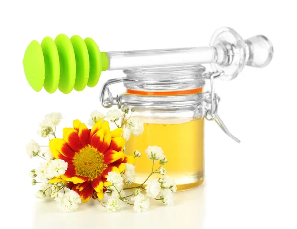 Dolce miele in vaso di vetro isolato su bianco — Foto Stock