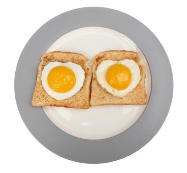 renkli peçete üzerinde plaka üzerinde ekmek ile pişmiş yumurta