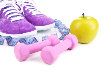 spor ayakkabı ve spor malzemeleri. kavramsal fotoğraf fitness ilerleme. beyaz izole