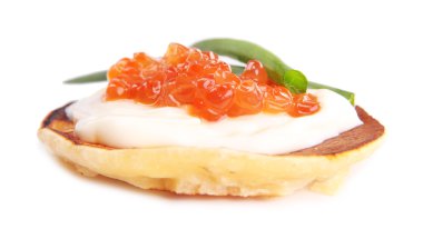 beyaz izole kırmızı havyar ile gözleme