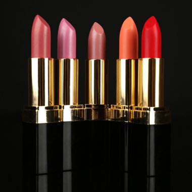 siyah arka plan üzerinde güzel ruj