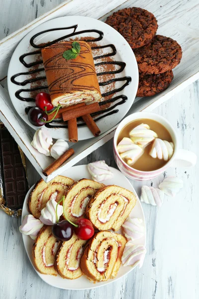 Cup of cappuccino and sweets close up — Stock Photo, Image