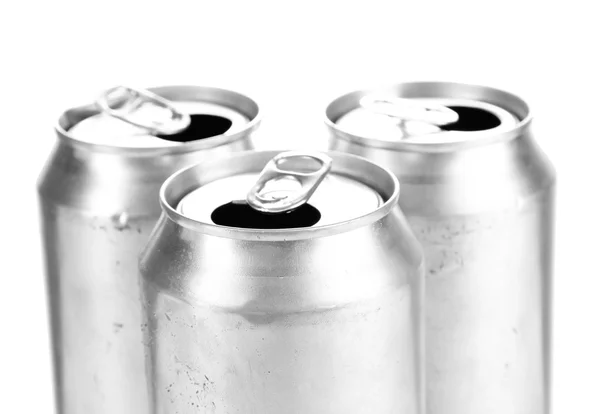 Latas de cerveja de metal isoladas em branco — Fotografia de Stock