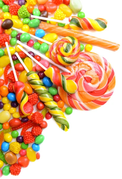 Verschiedene bunte Fruchtbonbons in Nahaufnahme — Stockfoto