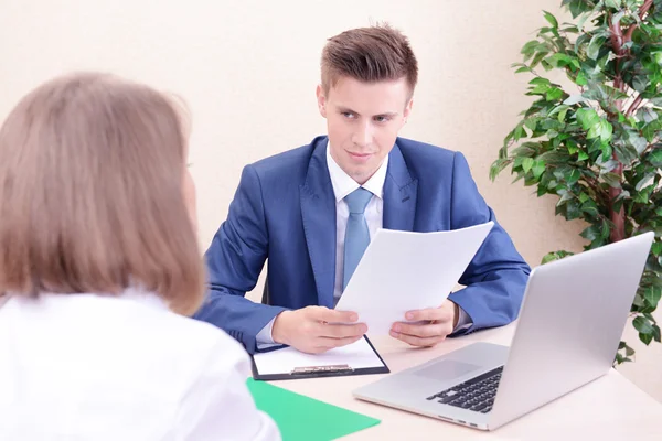 Bewerber beim Vorstellungsgespräch — Stockfoto