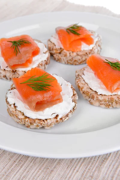 Deliciosos canapés en primer plano —  Fotos de Stock