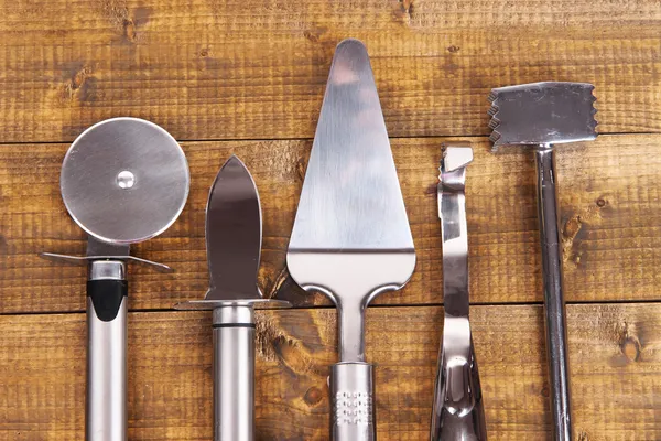 Metal kitchen utensils on table close-up — Stock Photo, Image