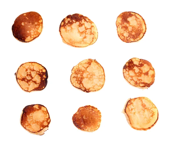 Gebratene Pfannkuchen isoliert auf weiß — Stockfoto