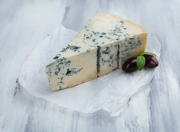 Tasty blue cheese on old wooden table — Stock Photo, Image