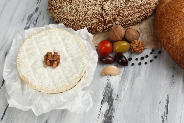 Tasty Italian cheese and bread on wooden table — Stock Photo, Image