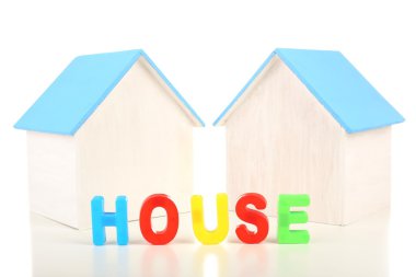 beyaz izole küçük ahşap ev