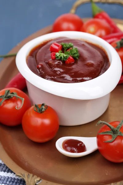 Tomato sauce in bowl on wooden table close-up — Stock Photo, Image