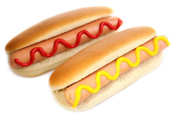 Pyszne hot dogi na białym tle — Zdjęcie stockowe