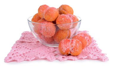 흰색 절연 그릇에 맛 있는 쿠키 복숭아