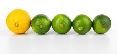 limon ve limes, üzerinde beyaz izole