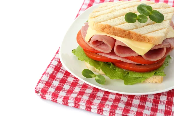 Вкусный сандвич с ветчиной, изолированный на белом — стоковое фото