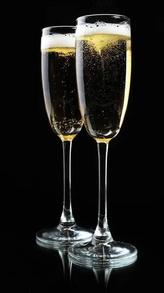 Glas champagne, på svart bakgrund — Stockfoto